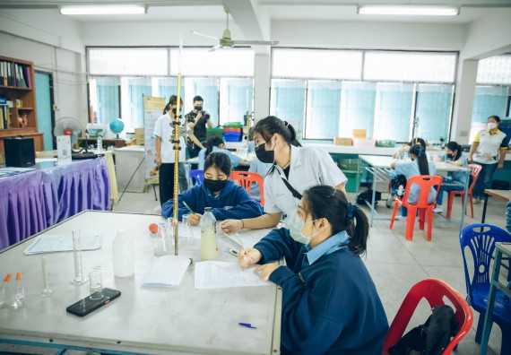 ภาพกิจกรรม  คณะวิทยาศาสตร์และเทคโนโลยี จัดค่ายวิทยาศาสตร์สัญจรโรงเรียนคลองลานวิทยา