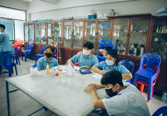 ภาพกิจกรรม  คณะวิทยาศาสตร์และเทคโนโลยี จัดค่ายวิทยาศาสตร์สัญจรโรงเรียนคลองลานวิทยา