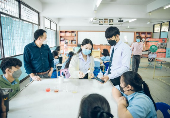 ภาพกิจกรรม  คณะวิทยาศาสตร์และเทคโนโลยี จัดค่ายวิทยาศาสตร์สัญจรโรงเรียนคลองลานวิทยา