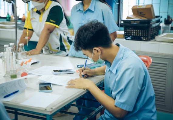 ภาพกิจกรรม  คณะวิทยาศาสตร์และเทคโนโลยี จัดค่ายวิทยาศาสตร์สัญจรโรงเรียนคลองลานวิทยา