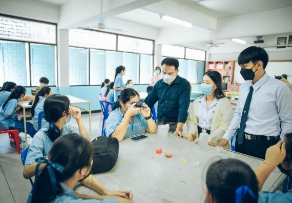 ภาพกิจกรรม  คณะวิทยาศาสตร์และเทคโนโลยี จัดค่ายวิทยาศาสตร์สัญจรโรงเรียนคลองลานวิทยา