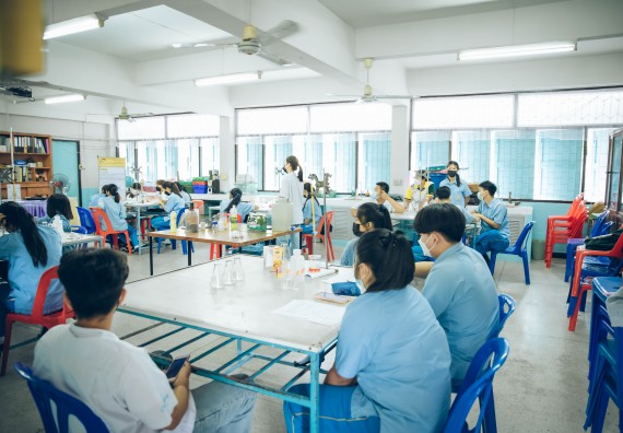 ภาพกิจกรรม  คณะวิทยาศาสตร์และเทคโนโลยี จัดค่ายวิทยาศาสตร์สัญจรโรงเรียนคลองลานวิทยา