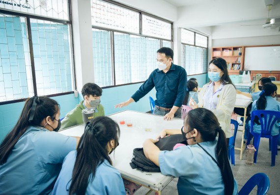 ภาพกิจกรรม  คณะวิทยาศาสตร์และเทคโนโลยี จัดค่ายวิทยาศาสตร์สัญจรโรงเรียนคลองลานวิทยา