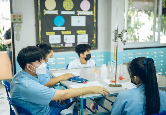 ภาพกิจกรรม  คณะวิทยาศาสตร์และเทคโนโลยี จัดค่ายวิทยาศาสตร์สัญจรโรงเรียนคลองลานวิทยา