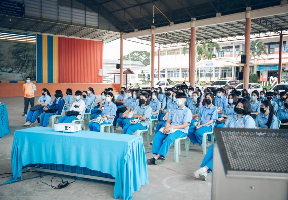 ภาพกิจกรรม  คณะวิทยาศาสตร์และเทคโนโลยี จัดค่ายวิทยาศาสตร์สัญจรโรงเรียนคลองลานวิทยา