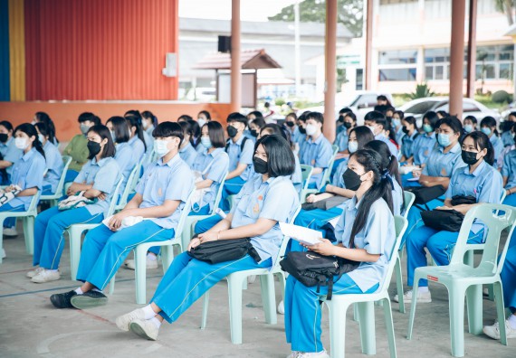 ภาพกิจกรรม  คณะวิทยาศาสตร์และเทคโนโลยี จัดค่ายวิทยาศาสตร์สัญจรโรงเรียนคลองลานวิทยา
