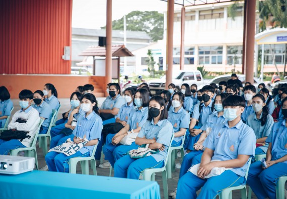 ภาพกิจกรรม  คณะวิทยาศาสตร์และเทคโนโลยี จัดค่ายวิทยาศาสตร์สัญจรโรงเรียนคลองลานวิทยา