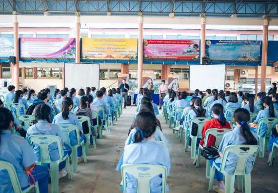 ภาพกิจกรรม  คณะวิทยาศาสตร์และเทคโนโลยี จัดค่ายวิทยาศาสตร์สัญจรโรงเรียนคลองลานวิทยา