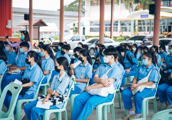 ภาพกิจกรรม  คณะวิทยาศาสตร์และเทคโนโลยี จัดค่ายวิทยาศาสตร์สัญจรโรงเรียนคลองลานวิทยา
