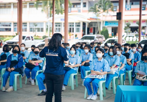 ภาพกิจกรรม  คณะวิทยาศาสตร์และเทคโนโลยี จัดค่ายวิทยาศาสตร์สัญจรโรงเรียนคลองลานวิทยา