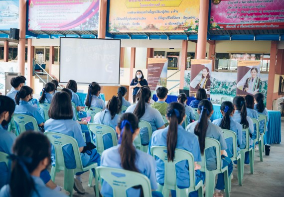 ภาพกิจกรรม  คณะวิทยาศาสตร์และเทคโนโลยี จัดค่ายวิทยาศาสตร์สัญจรโรงเรียนคลองลานวิทยา