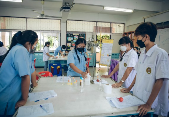 ภาพกิจกรรม  คณะวิทยาศาสตร์และเทคโนโลยี จัดค่ายวิทยาศาสตร์สัญจรโรงเรียนคลองลานวิทยา