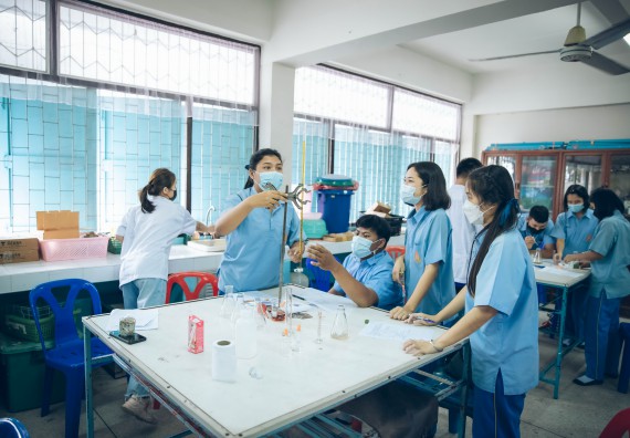 ภาพกิจกรรม  คณะวิทยาศาสตร์และเทคโนโลยี จัดค่ายวิทยาศาสตร์สัญจรโรงเรียนคลองลานวิทยา