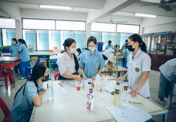 ภาพกิจกรรม  คณะวิทยาศาสตร์และเทคโนโลยี จัดค่ายวิทยาศาสตร์สัญจรโรงเรียนคลองลานวิทยา