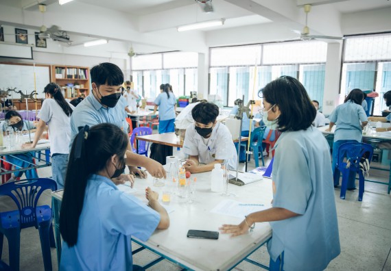 ภาพกิจกรรม  คณะวิทยาศาสตร์และเทคโนโลยี จัดค่ายวิทยาศาสตร์สัญจรโรงเรียนคลองลานวิทยา