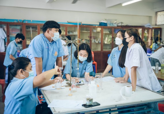 ภาพกิจกรรม  คณะวิทยาศาสตร์และเทคโนโลยี จัดค่ายวิทยาศาสตร์สัญจรโรงเรียนคลองลานวิทยา
