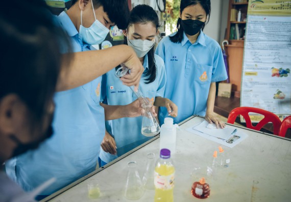 ภาพกิจกรรม  คณะวิทยาศาสตร์และเทคโนโลยี จัดค่ายวิทยาศาสตร์สัญจรโรงเรียนคลองลานวิทยา