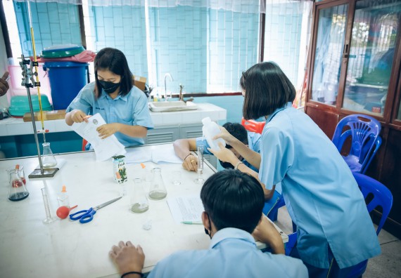 ภาพกิจกรรม  คณะวิทยาศาสตร์และเทคโนโลยี จัดค่ายวิทยาศาสตร์สัญจรโรงเรียนคลองลานวิทยา