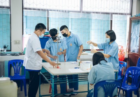 ภาพกิจกรรม  คณะวิทยาศาสตร์และเทคโนโลยี จัดค่ายวิทยาศาสตร์สัญจรโรงเรียนคลองลานวิทยา