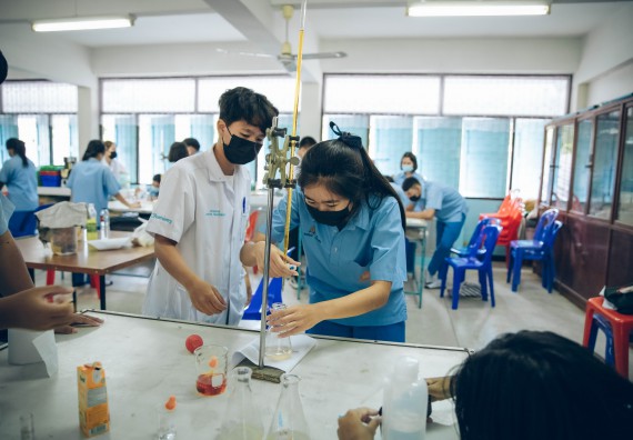 ภาพกิจกรรม  คณะวิทยาศาสตร์และเทคโนโลยี จัดค่ายวิทยาศาสตร์สัญจรโรงเรียนคลองลานวิทยา