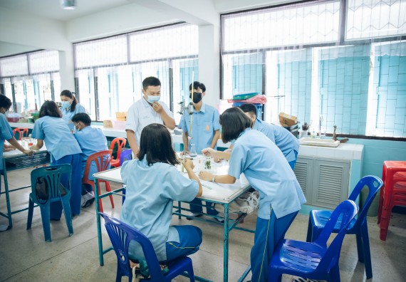 ภาพกิจกรรม  คณะวิทยาศาสตร์และเทคโนโลยี จัดค่ายวิทยาศาสตร์สัญจรโรงเรียนคลองลานวิทยา