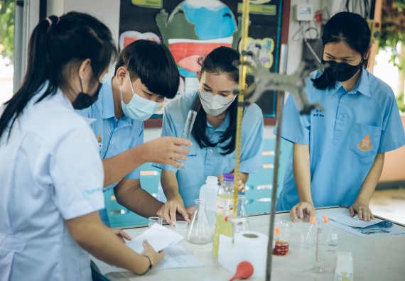 ภาพกิจกรรม  คณะวิทยาศาสตร์และเทคโนโลยี จัดค่ายวิทยาศาสตร์สัญจรโรงเรียนคลองลานวิทยา