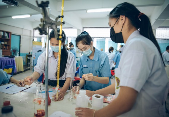 ภาพกิจกรรม  คณะวิทยาศาสตร์และเทคโนโลยี จัดค่ายวิทยาศาสตร์สัญจรโรงเรียนคลองลานวิทยา