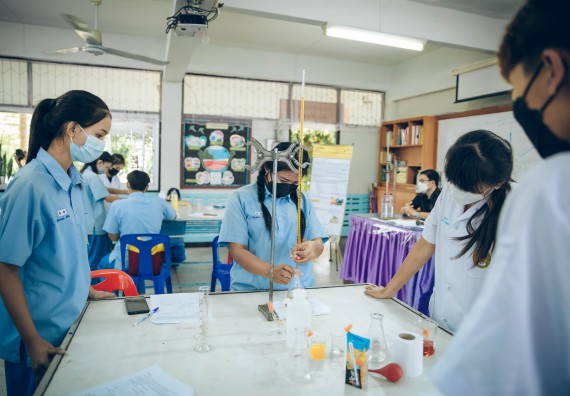 ภาพกิจกรรม  คณะวิทยาศาสตร์และเทคโนโลยี จัดค่ายวิทยาศาสตร์สัญจรโรงเรียนคลองลานวิทยา