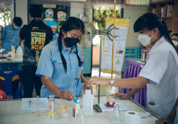 ภาพกิจกรรม  คณะวิทยาศาสตร์และเทคโนโลยี จัดค่ายวิทยาศาสตร์สัญจรโรงเรียนคลองลานวิทยา