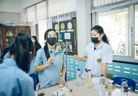 ภาพกิจกรรม  คณะวิทยาศาสตร์และเทคโนโลยี จัดค่ายวิทยาศาสตร์สัญจรโรงเรียนคลองลานวิทยา