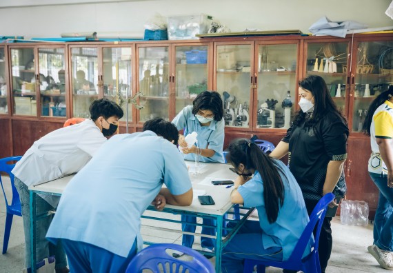 ภาพกิจกรรม  คณะวิทยาศาสตร์และเทคโนโลยี จัดค่ายวิทยาศาสตร์สัญจรโรงเรียนคลองลานวิทยา