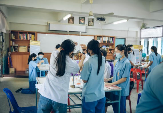 ภาพกิจกรรม  คณะวิทยาศาสตร์และเทคโนโลยี จัดค่ายวิทยาศาสตร์สัญจรโรงเรียนคลองลานวิทยา