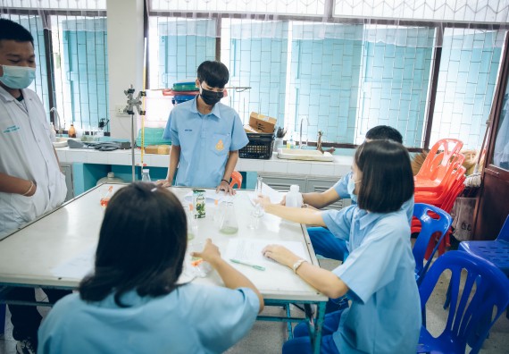 ภาพกิจกรรม  คณะวิทยาศาสตร์และเทคโนโลยี จัดค่ายวิทยาศาสตร์สัญจรโรงเรียนคลองลานวิทยา