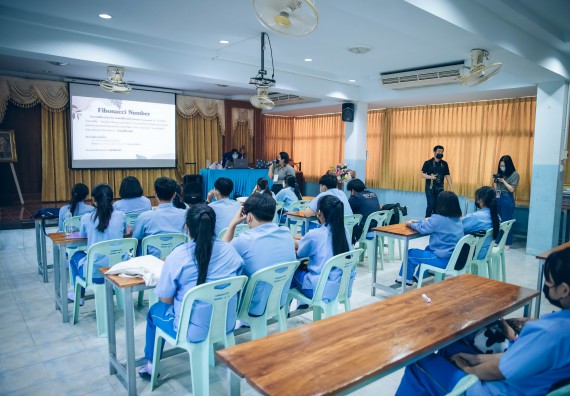 ภาพกิจกรรม  คณะวิทยาศาสตร์และเทคโนโลยี จัดค่ายวิทยาศาสตร์สัญจรโรงเรียนคลองลานวิทยา