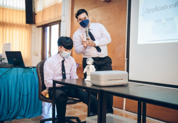 ภาพกิจกรรม  คณะวิทยาศาสตร์และเทคโนโลยี จัดค่ายวิทยาศาสตร์สัญจรโรงเรียนคลองลานวิทยา