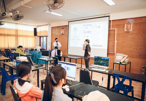 ภาพกิจกรรม  คณะวิทยาศาสตร์และเทคโนโลยี จัดค่ายวิทยาศาสตร์สัญจรโรงเรียนคลองลานวิทยา