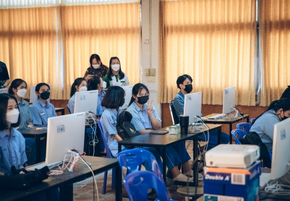 ภาพกิจกรรม  คณะวิทยาศาสตร์และเทคโนโลยี จัดค่ายวิทยาศาสตร์สัญจรโรงเรียนคลองลานวิทยา