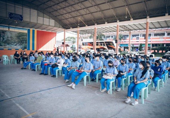 ภาพกิจกรรม  คณะวิทยาศาสตร์และเทคโนโลยี จัดค่ายวิทยาศาสตร์สัญจรโรงเรียนคลองลานวิทยา