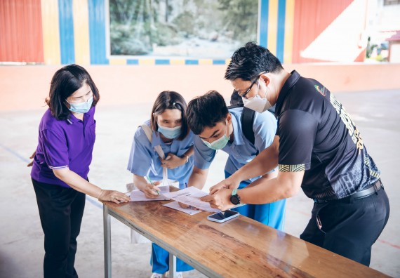 ภาพกิจกรรม  คณะวิทยาศาสตร์และเทคโนโลยี จัดค่ายวิทยาศาสตร์สัญจรโรงเรียนคลองลานวิทยา