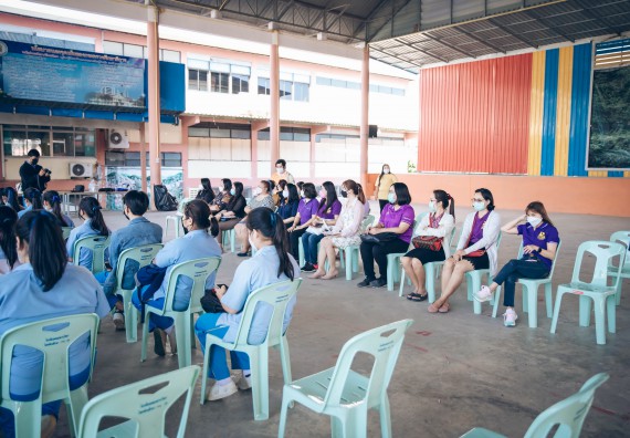 ภาพกิจกรรม  คณะวิทยาศาสตร์และเทคโนโลยี จัดค่ายวิทยาศาสตร์สัญจรโรงเรียนคลองลานวิทยา