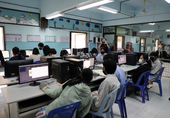 ภาพกิจกรรม  คณะวิทยาศาสตร์และเทคโนโลยี จัดค่ายวิทยาศาสตร์สัญจรโรงเรียนทุ่งทรายวิทยา