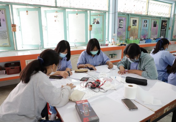 ภาพกิจกรรม  คณะวิทยาศาสตร์และเทคโนโลยี จัดค่ายวิทยาศาสตร์สัญจรโรงเรียนทุ่งทรายวิทยา