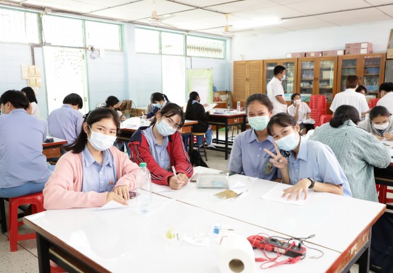 ภาพกิจกรรม  คณะวิทยาศาสตร์และเทคโนโลยี จัดค่ายวิทยาศาสตร์สัญจรโรงเรียนทุ่งทรายวิทยา