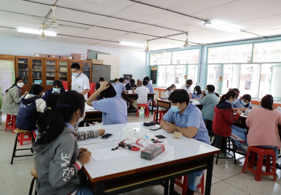 ภาพกิจกรรม  คณะวิทยาศาสตร์และเทคโนโลยี จัดค่ายวิทยาศาสตร์สัญจรโรงเรียนทุ่งทรายวิทยา