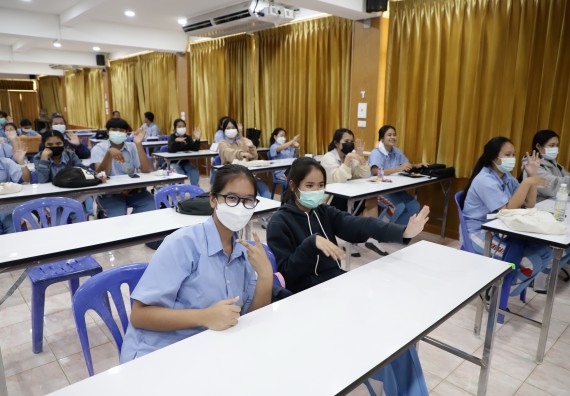 ภาพกิจกรรม  คณะวิทยาศาสตร์และเทคโนโลยี จัดค่ายวิทยาศาสตร์สัญจรโรงเรียนทุ่งทรายวิทยา