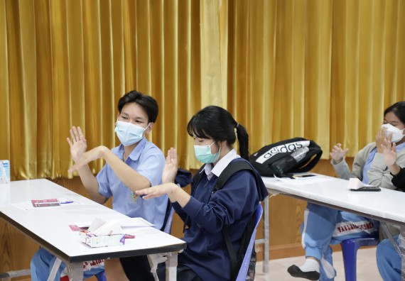 ภาพกิจกรรม  คณะวิทยาศาสตร์และเทคโนโลยี จัดค่ายวิทยาศาสตร์สัญจรโรงเรียนทุ่งทรายวิทยา