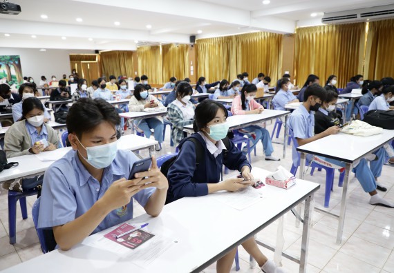 ภาพกิจกรรม  คณะวิทยาศาสตร์และเทคโนโลยี จัดค่ายวิทยาศาสตร์สัญจรโรงเรียนทุ่งทรายวิทยา