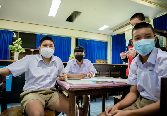 ภาพกิจกรรม  คณะวิทยาศาสตร์และเทคโนโลยี จัดค่ายวิทยาศาสตร์สัญจรโรงเรียนบ่อแก้ววิทยา 