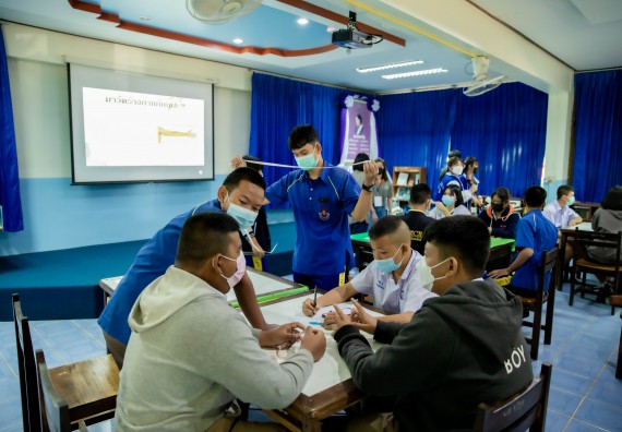 ภาพกิจกรรม  คณะวิทยาศาสตร์และเทคโนโลยี จัดค่ายวิทยาศาสตร์สัญจรโรงเรียนบ่อแก้ววิทยา 