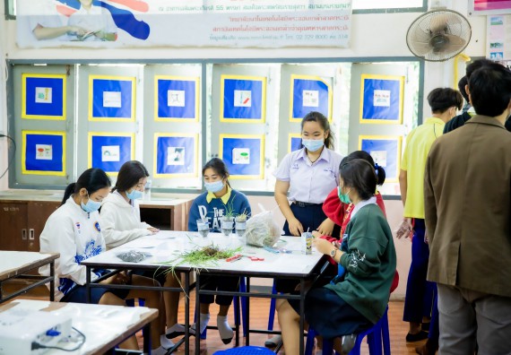ภาพกิจกรรม  คณะวิทยาศาสตร์และเทคโนโลยี จัดค่ายวิทยาศาสตร์สัญจรโรงเรียนบ่อแก้ววิทยา 